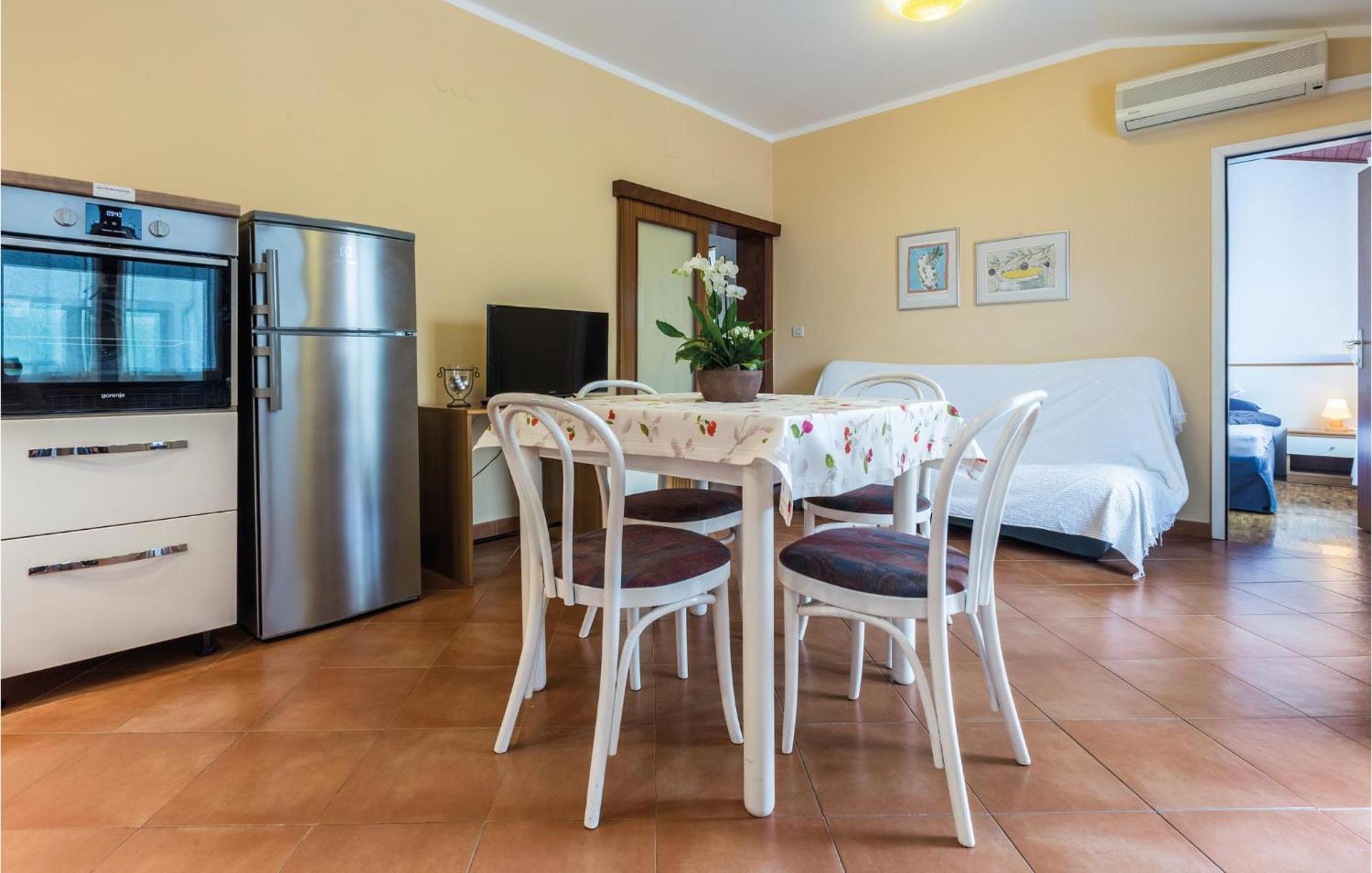 Two-bedroom In Appartement *