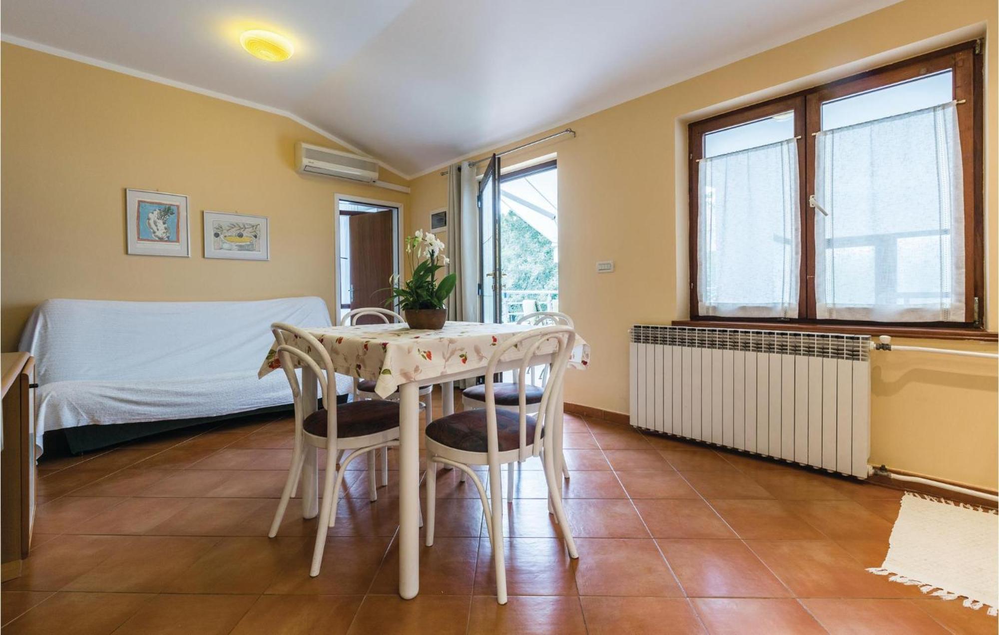Two-bedroom In Appartement *